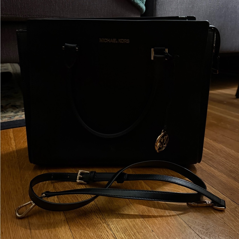 MK Purse - Picture 2 of 5